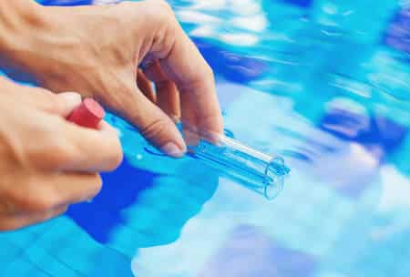 « Les clefs pour une eau de piscine équilibrée »