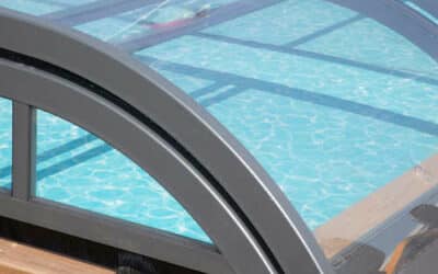 « Un abri piscine en aluminium dans votre jardin »